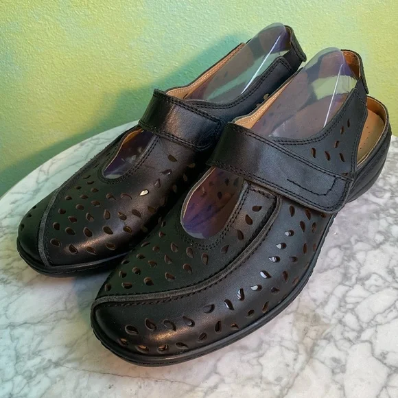 Spring Step Black Mary Janes - Picture 1 of 6